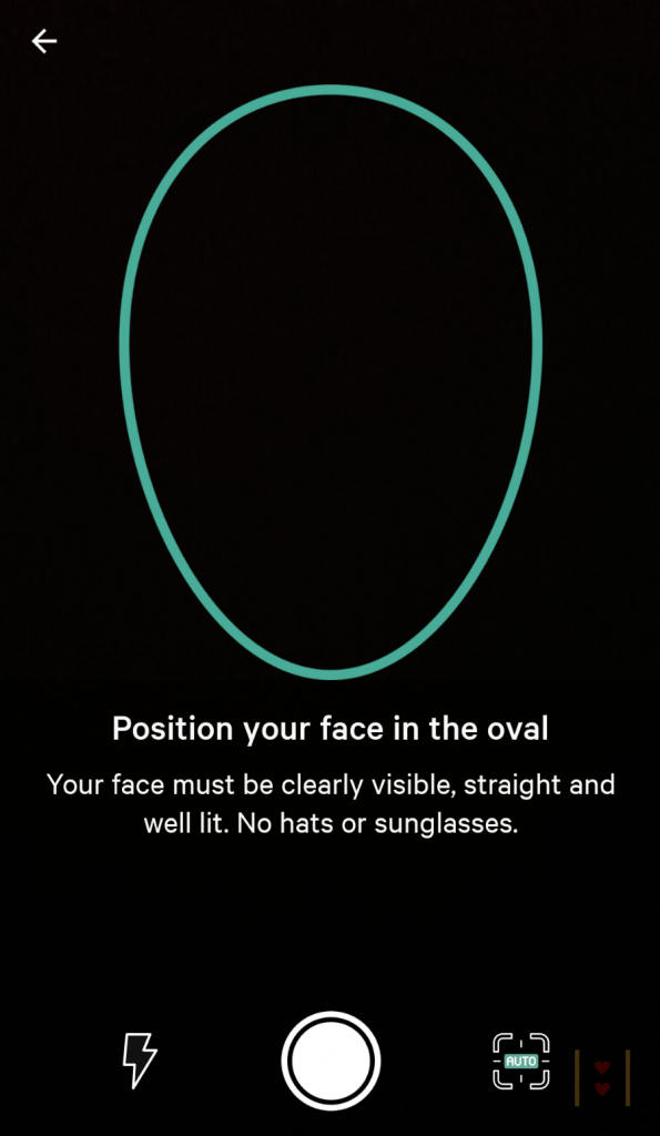 Atente para posicionar seu rosto dentro da marca oval para facilitar a identificação.